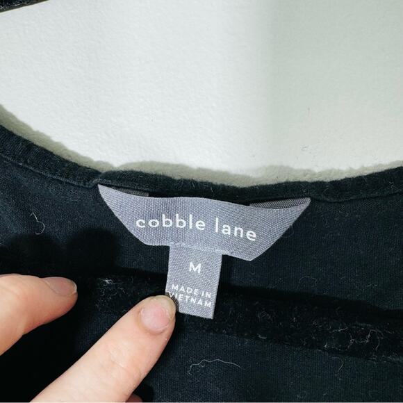 Cobble lane black cropped roushed tie sides stretchy tank woman’s medium - Picture 3 of 8